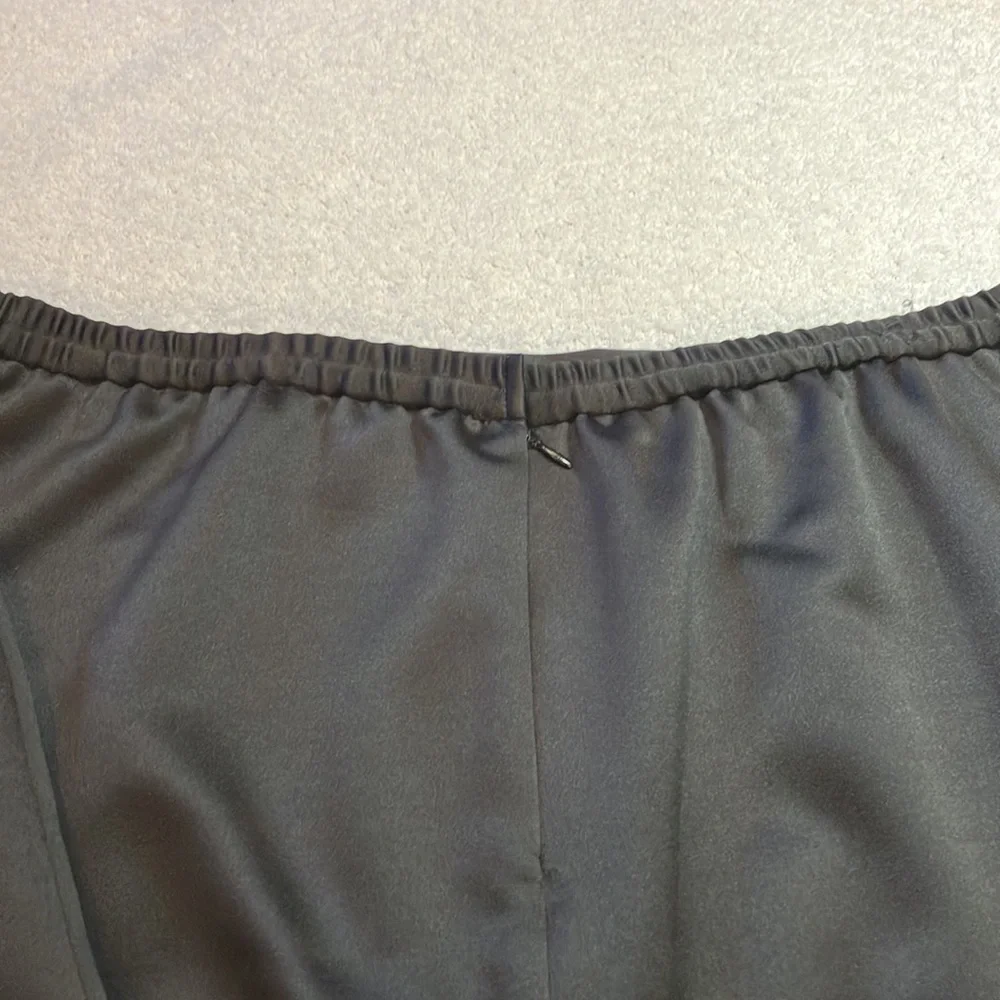 Zola Evening long satin-like ball gown skirt - Picture 4 of 7